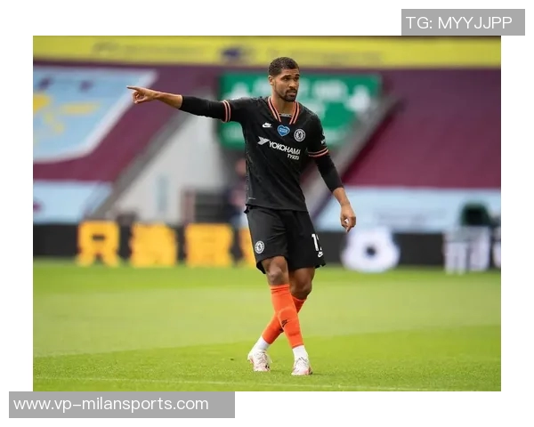 奇克重返英格兰国家队七年后获赠纪念帽子表达喜悦之情 奇克重返英格兰国家队七年后获赠纪念帽子表达喜悦之情